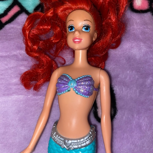 2010 Disney Little Mermaid Ariel doll - Picture 2 of 3